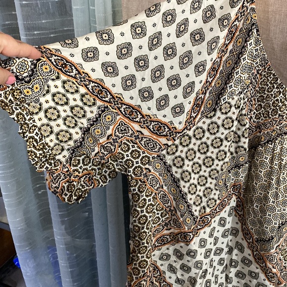 Flowy off the shoulder top - Picture 3 of 3